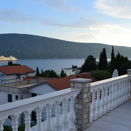 Aparthotel Family House With Pool & Sea View à Bijela Extérieur photo
