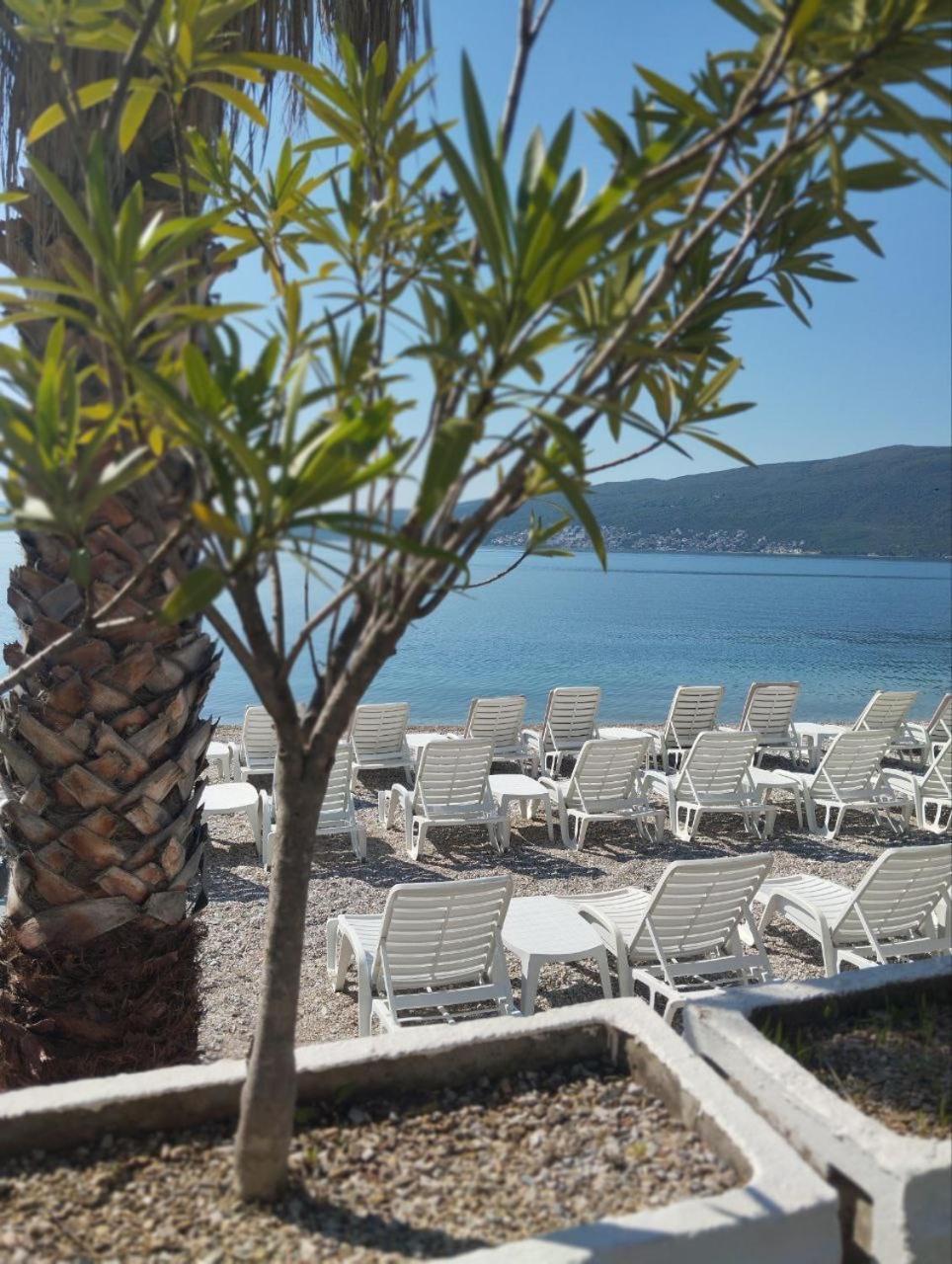 Aparthotel Family House With Pool & Sea View à Bijela Extérieur photo