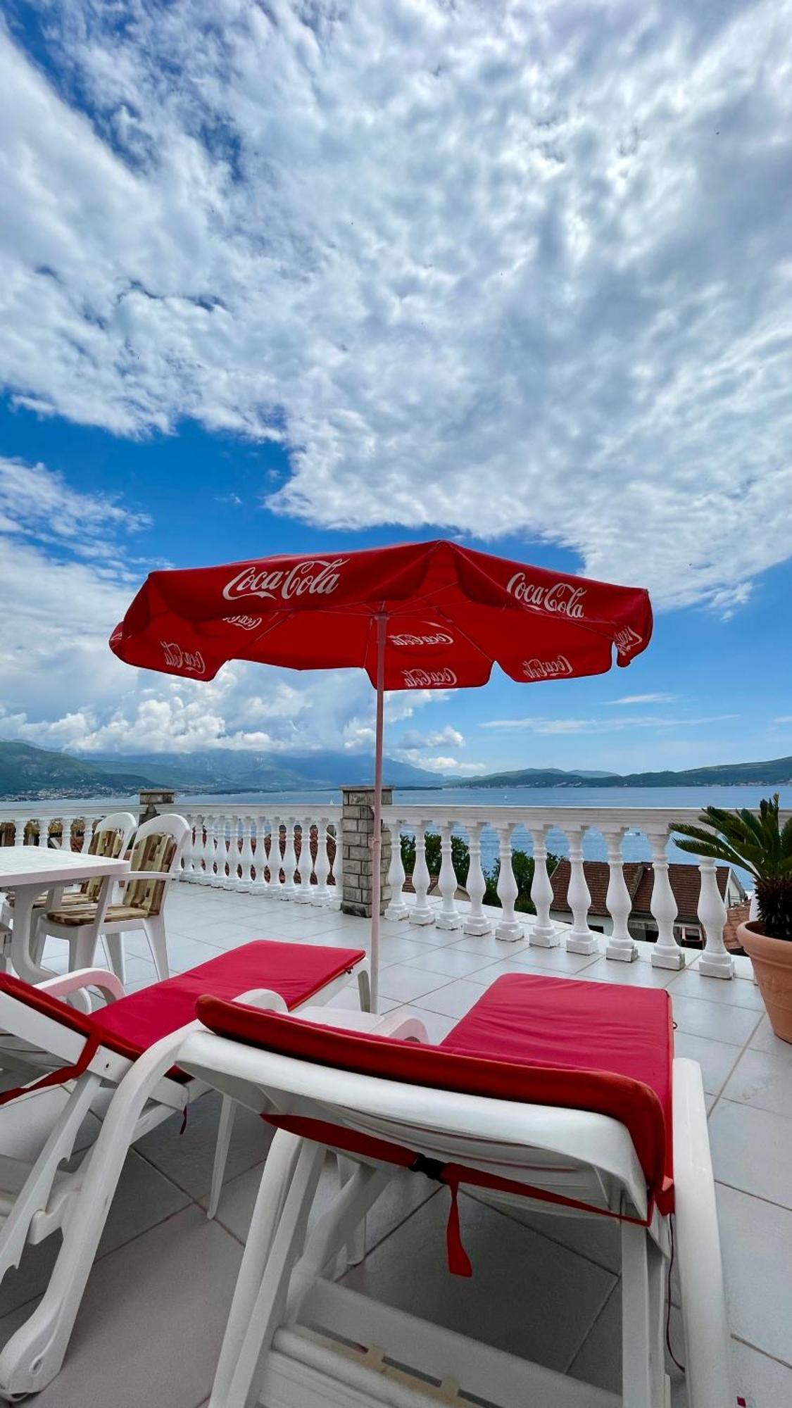 Aparthotel Family House With Pool & Sea View à Bijela Extérieur photo