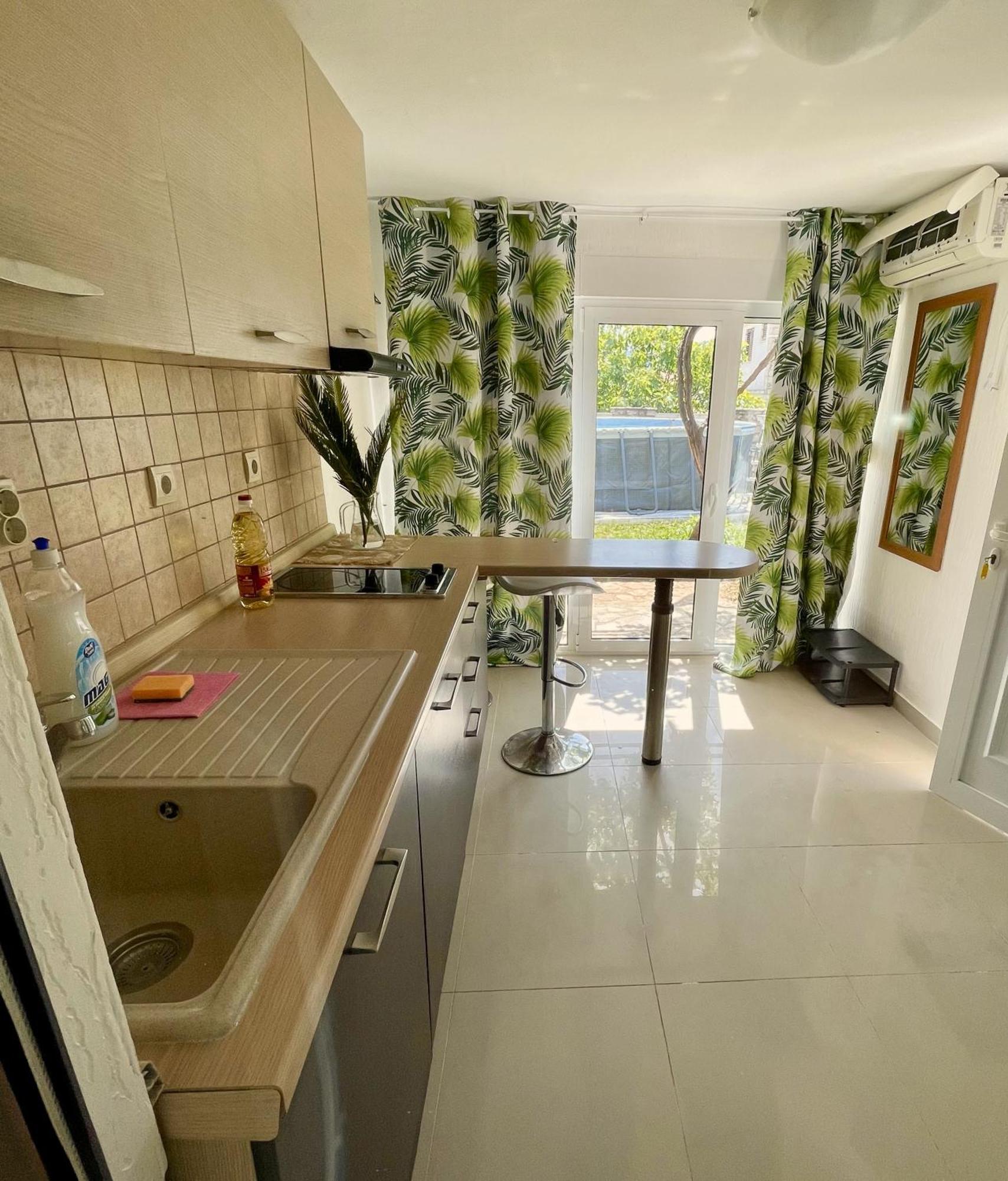 Aparthotel Family House With Pool & Sea View à Bijela Extérieur photo