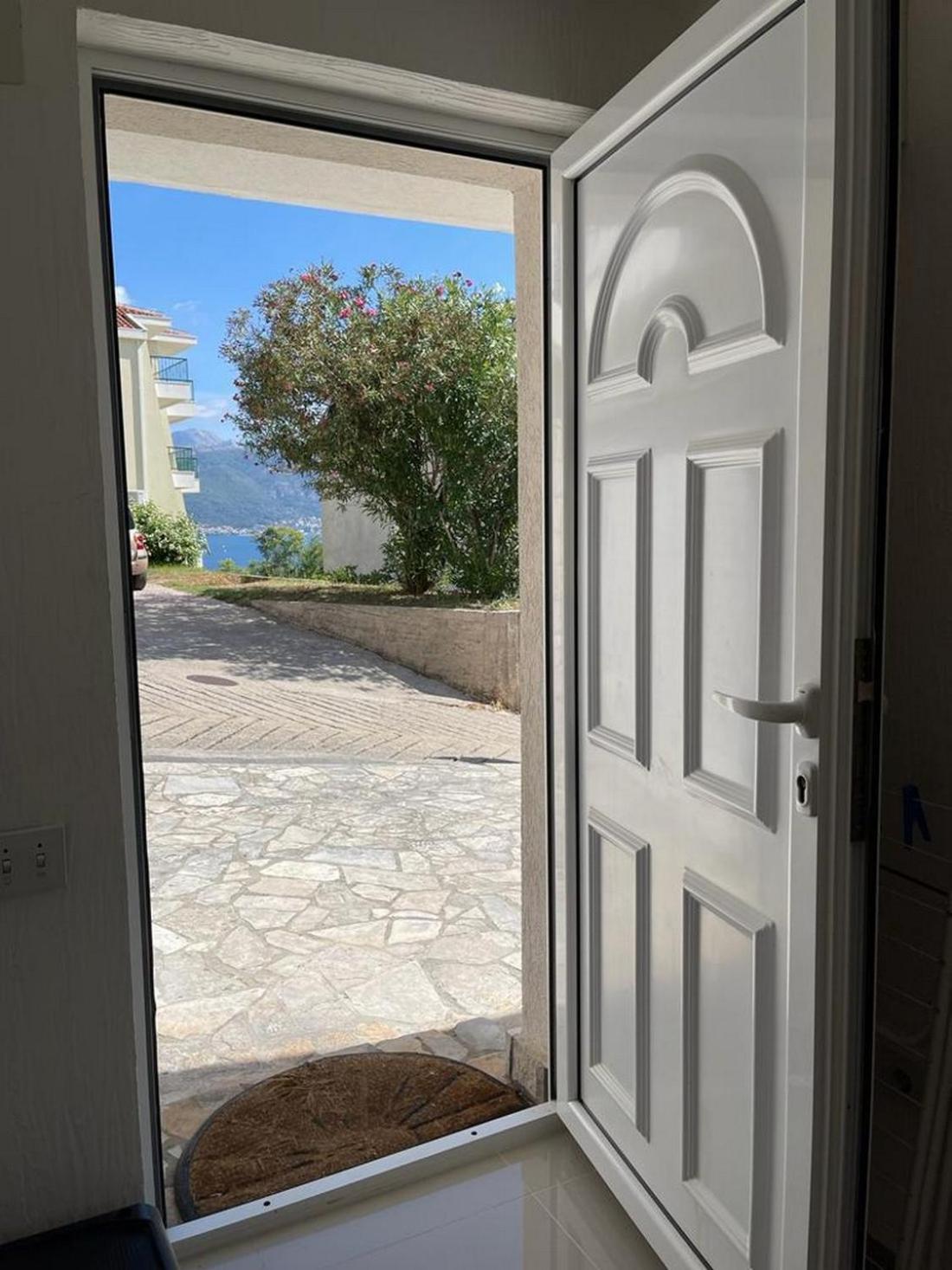 Aparthotel Family House With Pool & Sea View à Bijela Extérieur photo