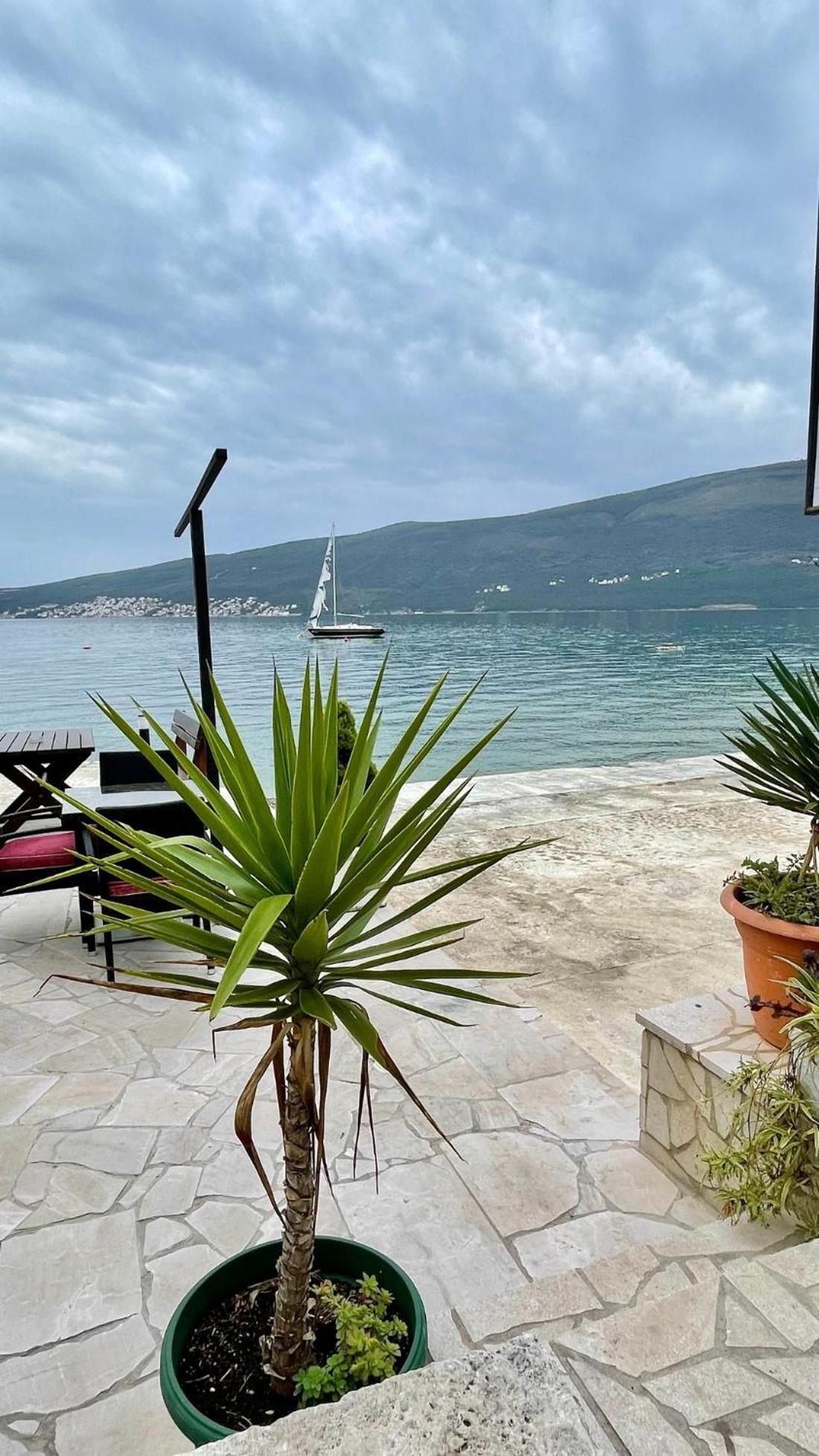 Aparthotel Family House With Pool & Sea View à Bijela Extérieur photo