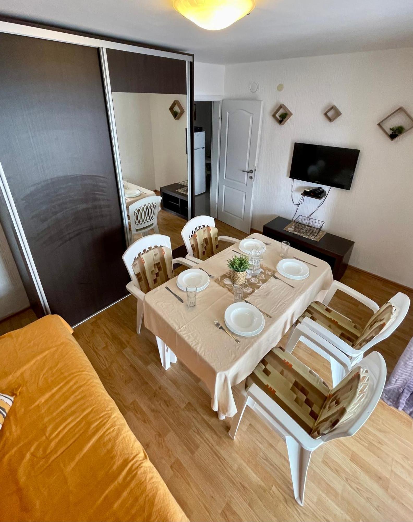 Aparthotel Family House With Pool & Sea View à Bijela Extérieur photo
